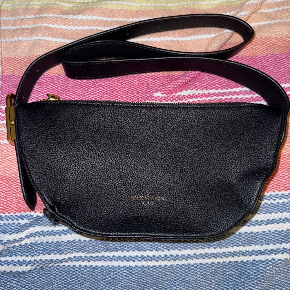 Elegant Black Crossbody Bag